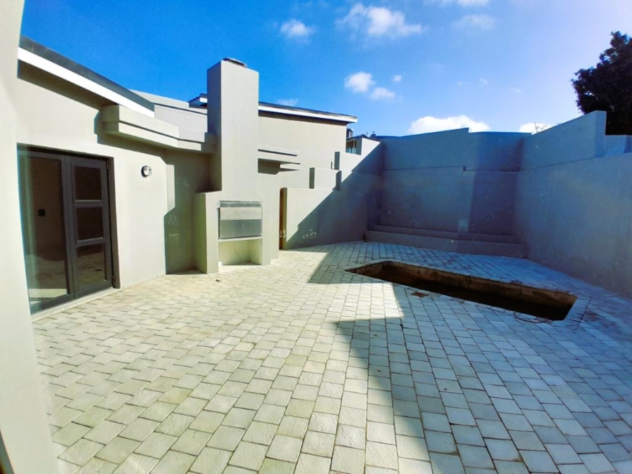 4 Bedroom Property for Sale in Whale Rock Western Cape